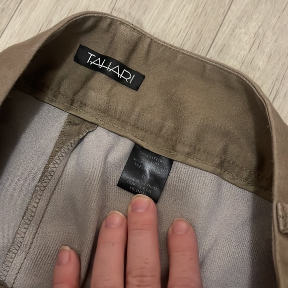 Tahari size 6 khaki seemed threading pants - Picture 5 of 5